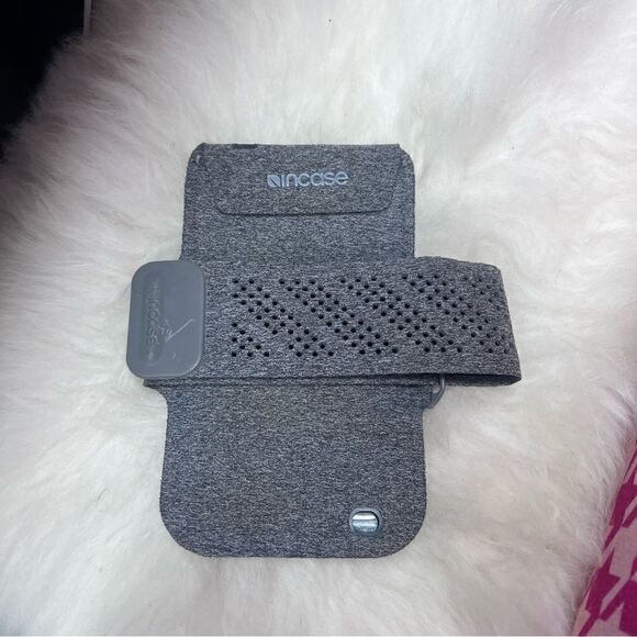 Incase iPhone Running Arm Band - Used a Few Times - Excellent Condition - Picture 4 of 4